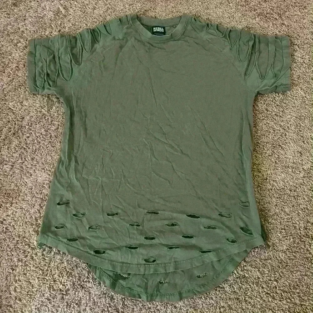 Rebel Minds Men’s Green Ripped and Torn T-Shirt, size M